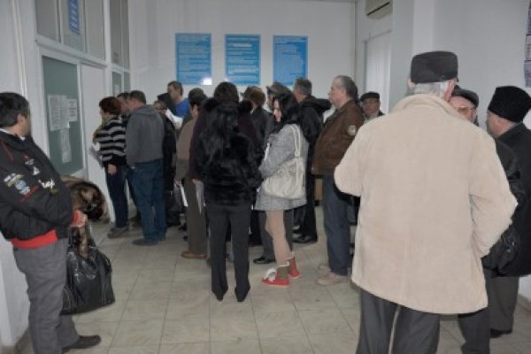 Coadă la schimbarea permiselor auto